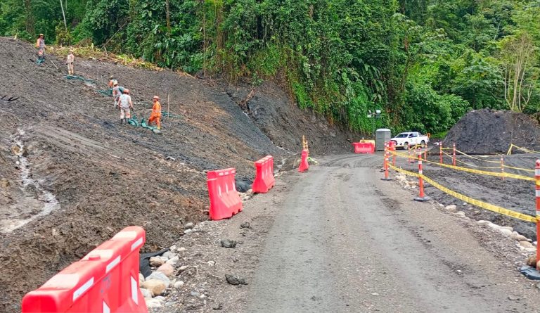 Habilitan paso vehicular controlado en Marrano Loco, en la Transversal del Sisga
