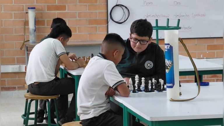 Colegio de Garagoa cumple dos años sin celulares en clase y reporta mejores resultados