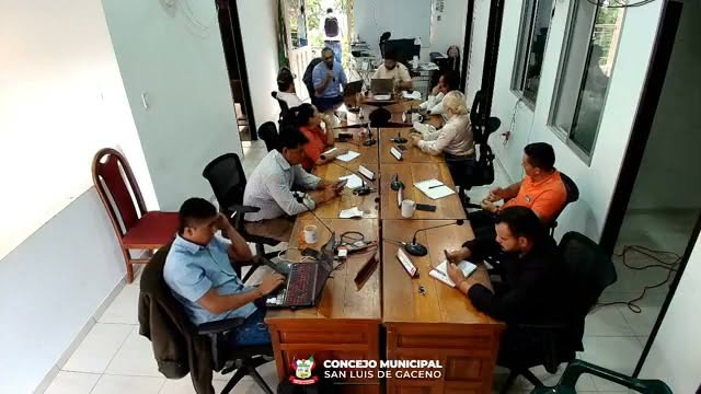 Concejales y funcionarios en la sesión sobre AES Colombia en San Luis de Gaceno, el 27 de mayo de 2026