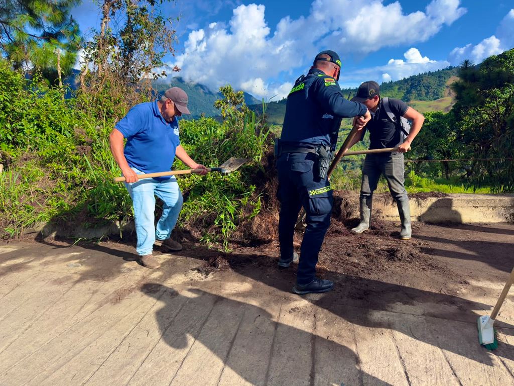 Convite de limpieza en la placa huella de la vereda El Pino, en Chivor
