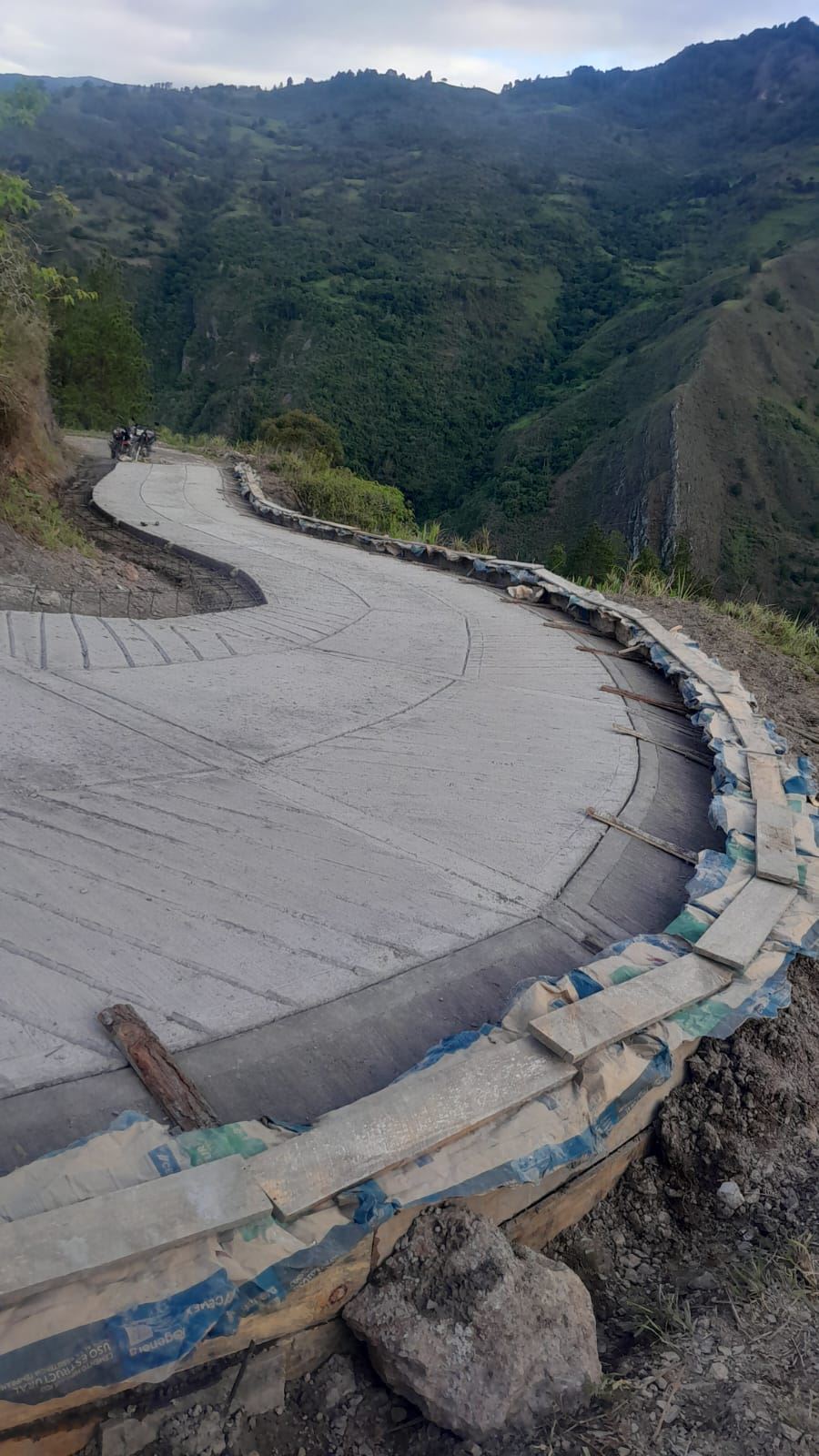 Placa huella en construcción en la vereda Sigüique Guayabal, de Sutatenza, en junio de 2026