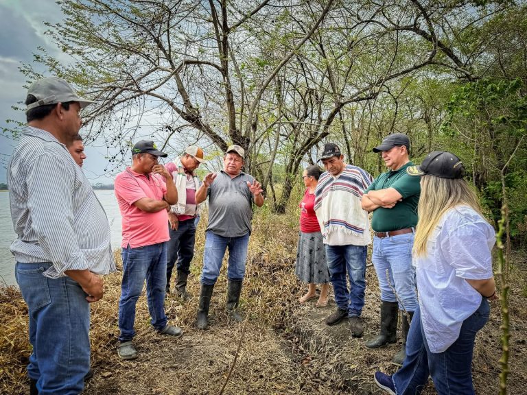 Barranca de Upía descolmata el río Upía por riesgo de inundación en la vereda Las Moras