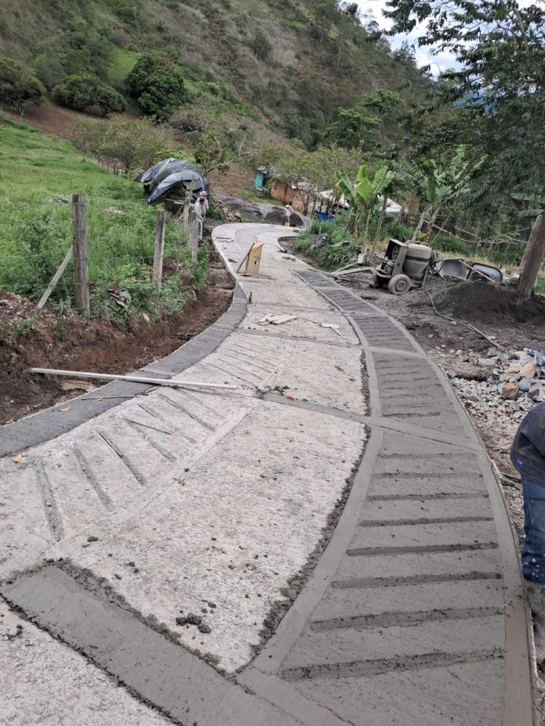 Sutatenza avanza en dos placas huella con AES Colombia y las juntas comunales de Salitre y Guamo