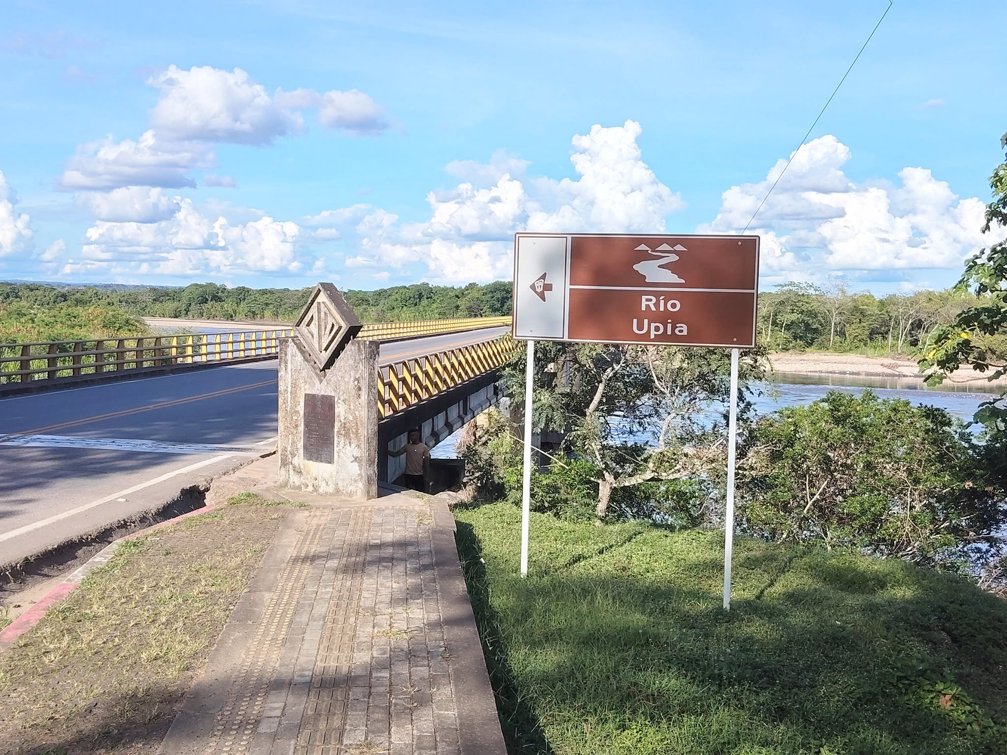 Puente sobre el río Upía entre Barranca de Upía y Villanueva, cerca del monumento El paso