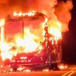 Bus incinerado en Sabanalarga: sin grupos armados confirmados y con más controles en las vías