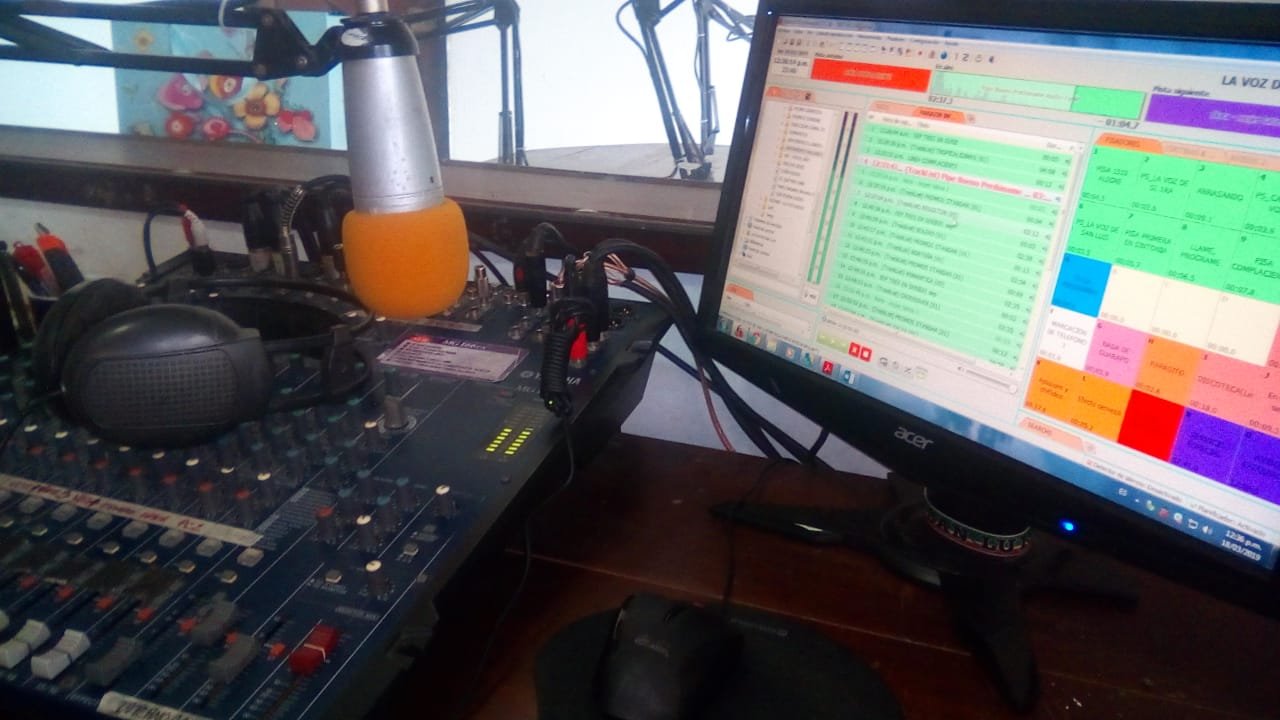 La cabina de La Voz de San Luis en marzo de 2019