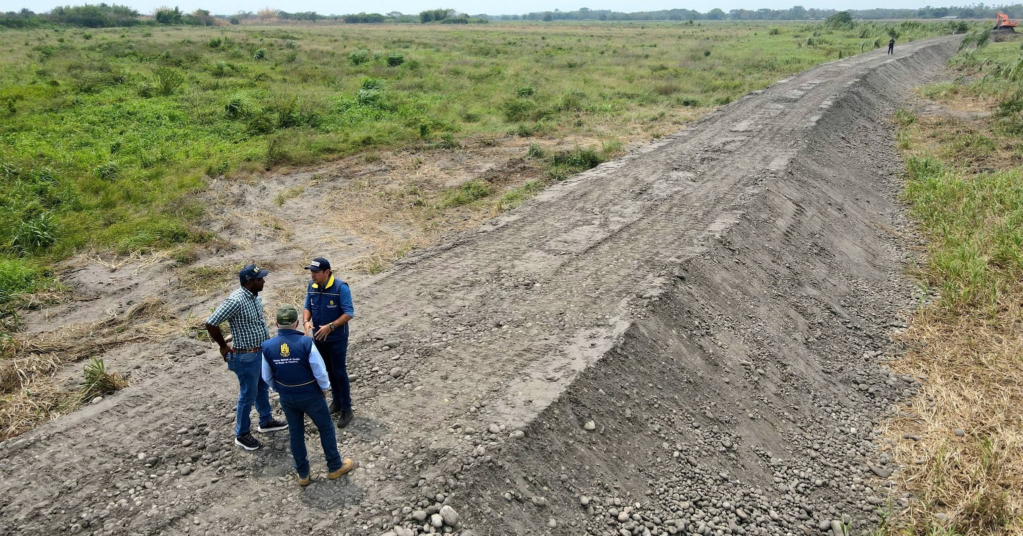 Inspección técnica al dique del río Upía en construcción en Buenos Aires Alto, Villanueva