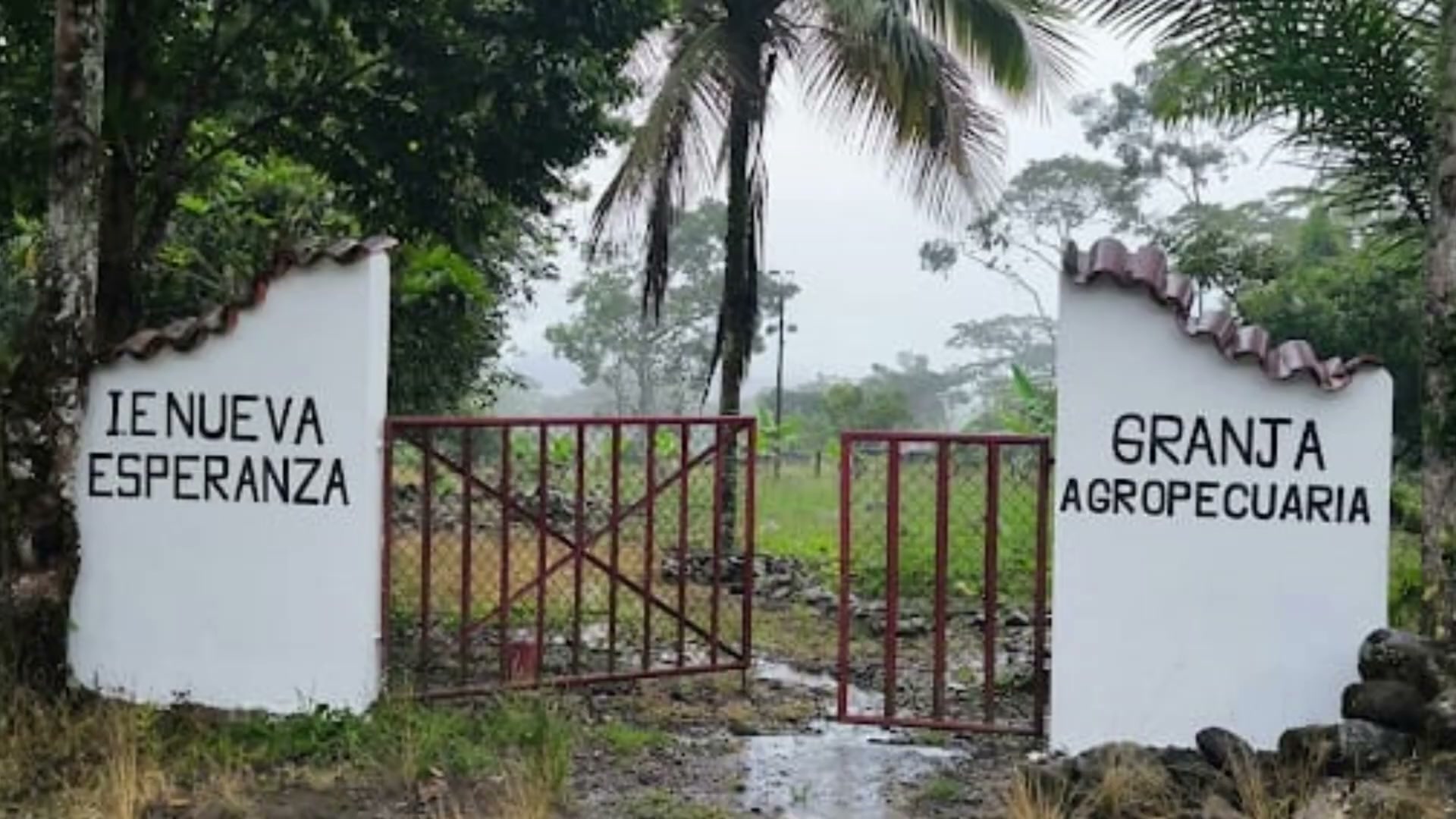 Entrada de la granja agropecuaria de la IE Nueva Esperanza de Santa Teresa