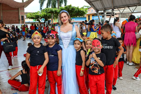 Niños disfrazados de superhéroes en el Día del Niño de abril en San Luis de Gaceno