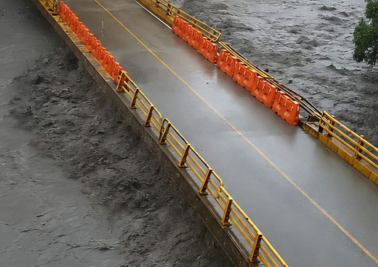 Creciente del río Lengupá inundó un sector de la Transversal del Sisga en Piedra Campana