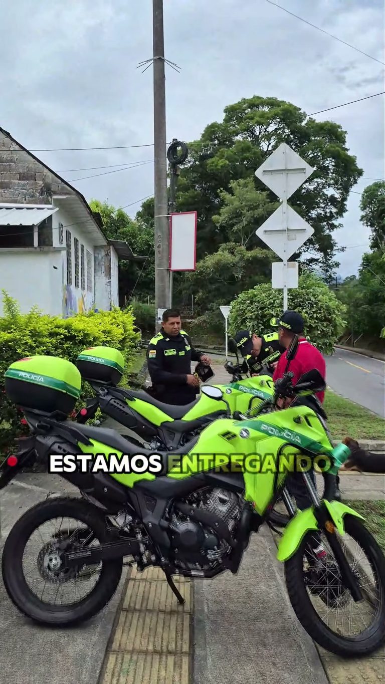 Policía de San Luis de Gaceno recibe dos motos y la cárcel de Guateque, radios Motorola