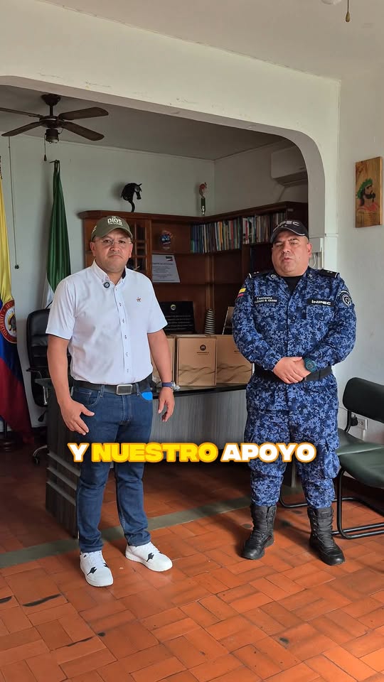 Director de la cárcel de Guateque y radios Motorola del convenio con San Luis de Gaceno