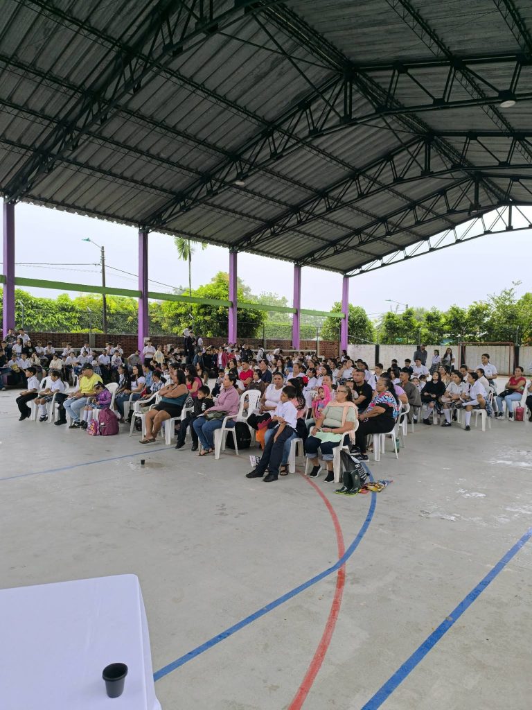 Colegio Manuel Elkin Patarroyo, de Aguaclara, celebró el Día de la Familia con bingo y serenata