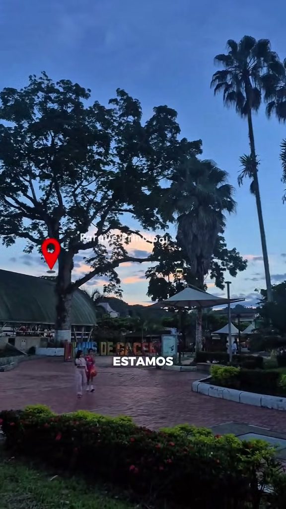 Parque principal de San Luis de Gaceno al atardecer, donde se hace Cine al Parque