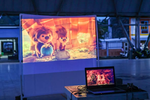 Pantalla de Cine al Parque en San Luis de Gaceno con una película animada