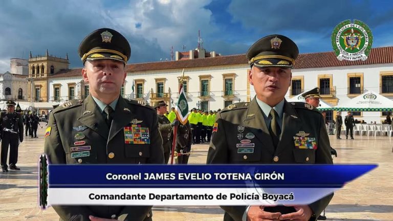 Coronel James Evelio Totena Girón, comandante de la Policía de Boyacá, con uniforme de gala