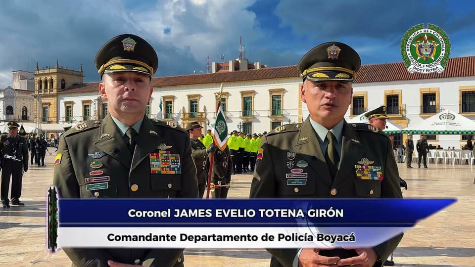Coronel James Evelio Totena Girón, comandante de la Policía de Boyacá, con uniforme de gala