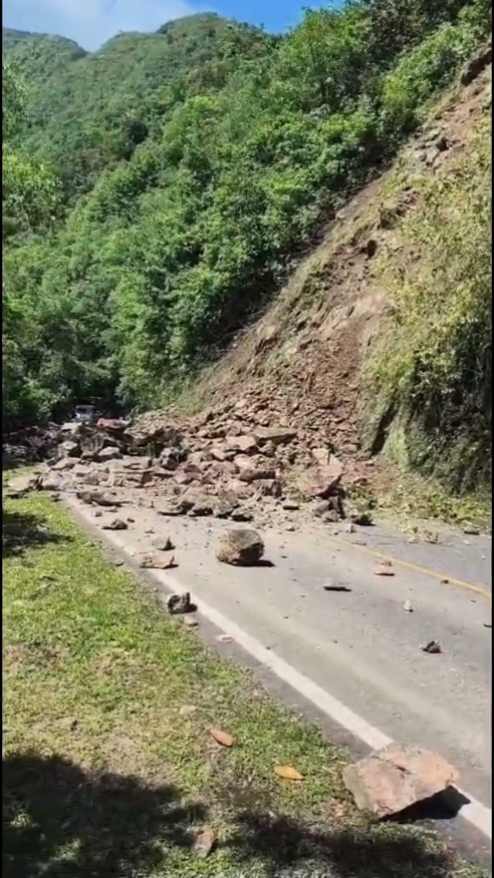 Derrumbe entre Macanal y Santa María cerró la Transversal del Sisga 35 minutos el 20 de agosto