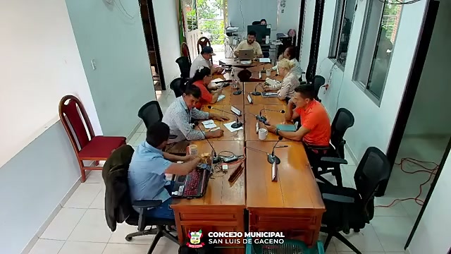 Concejales e invitados alrededor de la mesa del Concejo de San Luis de Gaceno el 27 de mayo de 2026
