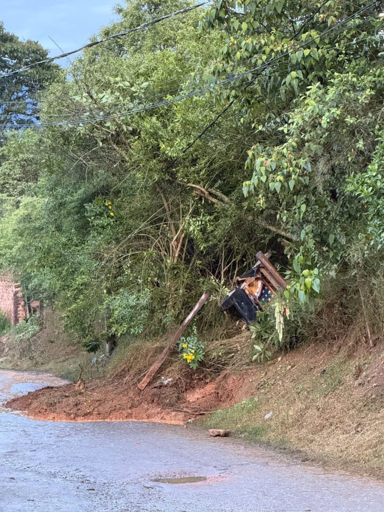 Deslizamiento en Guateque: vecinos lo atribuyen a una fuga del acueducto en la vía a La Cabañita