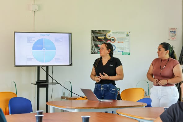 Inducción y reinducción en San Luis de Gaceno: exposición sobre el ciclo PHVA ante funcionarios