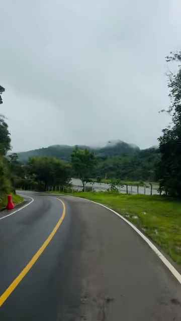 Carretera rodeada de vegetación en San Luis de Gaceno, en el video de cultura ambiental del Festival del Queso
