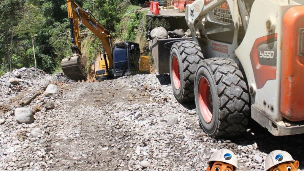 Retroexcavadora y minicargador en las obras de mitigación del sector Puerto Arturo, en la Transversal del Sisga