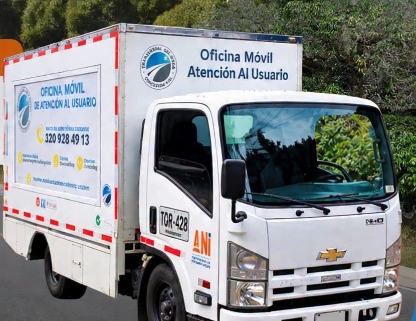 Camión blanco de la oficina móvil de atención al usuario de la Transversal del Sisga