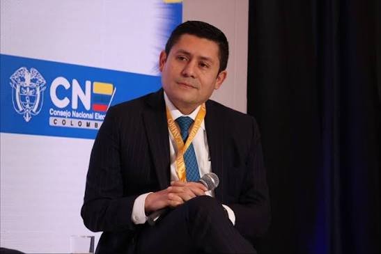 El magistrado del Consejo Nacional Electoral José Antonio Parra Fandiño en un foro del CNE