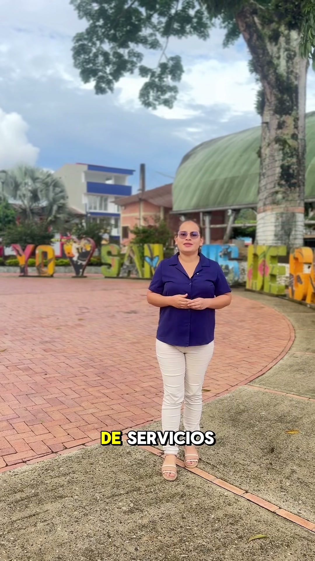 Presentadora del video de la Alcaldía de San Luis de Gaceno sobre el Registro Nacional de Turismo