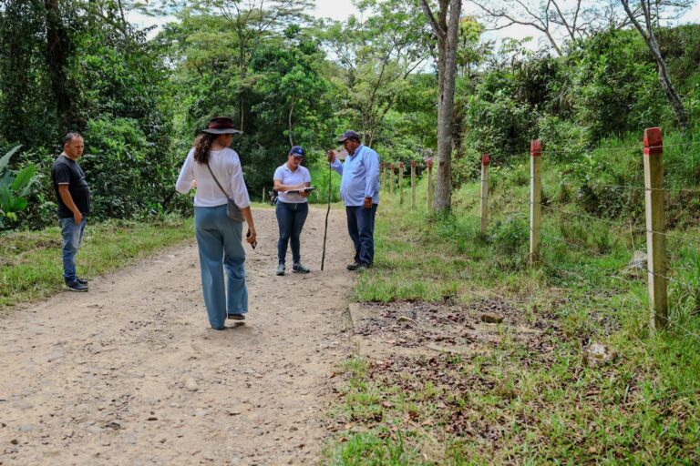 Alcaldía revisa la tubería del acueducto urbano de San Luis de Gaceno antes de arreglar la vía
