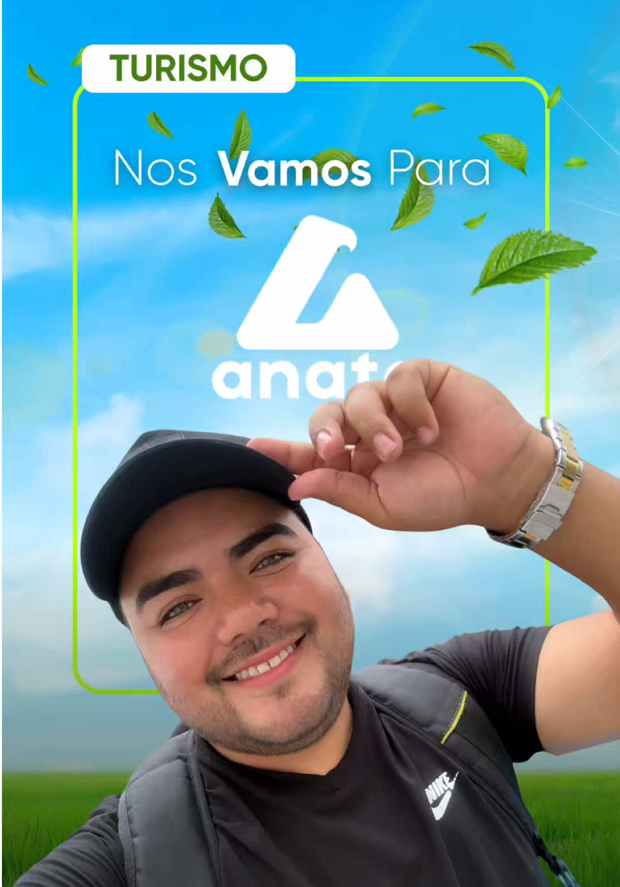 Integrante de Arrayanes Adventure se toma una selfi frente a un fondo de la Vitrina Turística de ANATO
