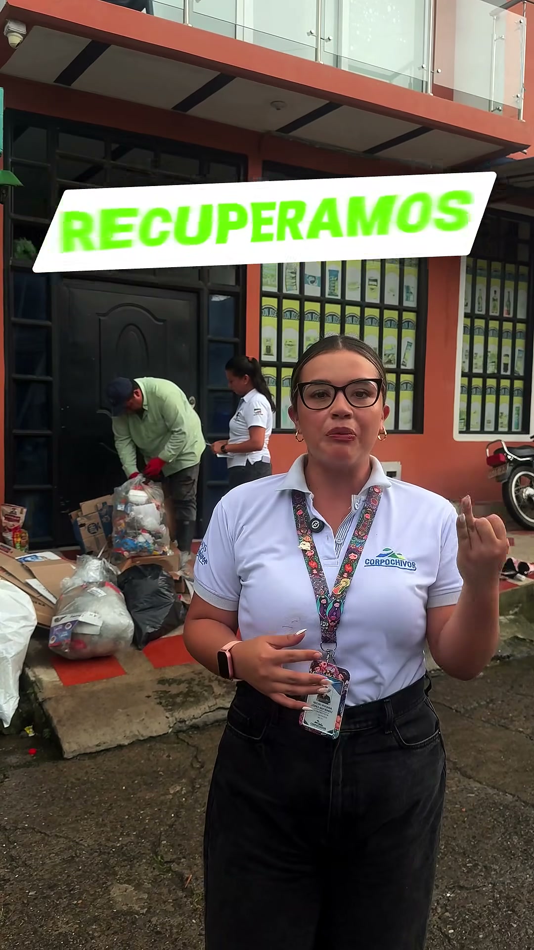 Funcionaria de Corpochivor explica la separación de residuos en San Luis de Gaceno