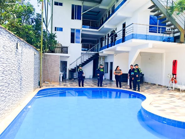 Piscina de un hotel de San Luis de Gaceno durante la visita de la Policía de Turismo